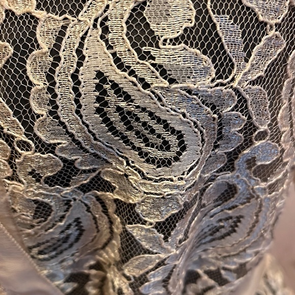 Elegant cream Lace top/topper with ribbon trim and belt and side slits. - Picture 2 of 3